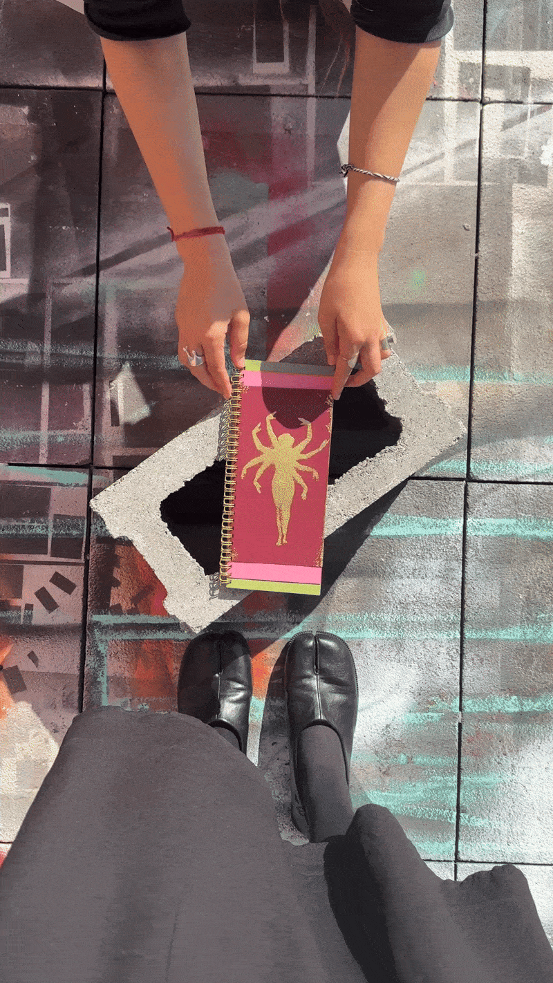 Animated specimen of Bernardina, a stencil-proof typeface inspired by inked nibs